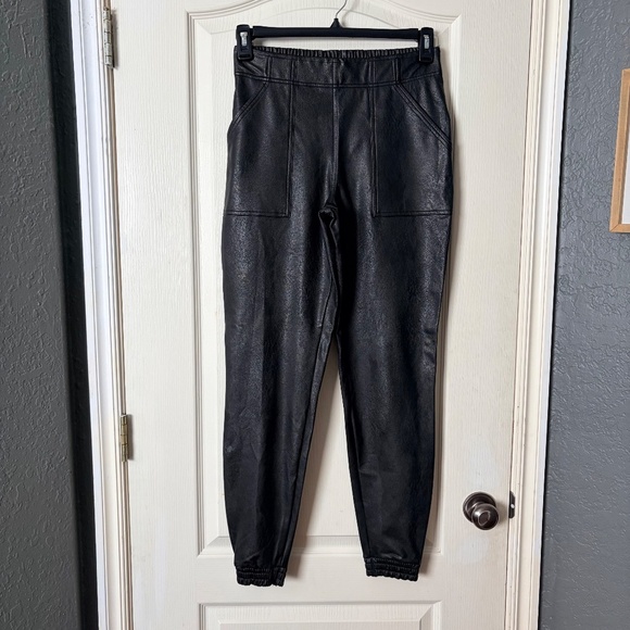 Spanx Vegan Leather Like Noir Black Shaping Jogger Pants, pockets, Medium - Picture 13 of 13